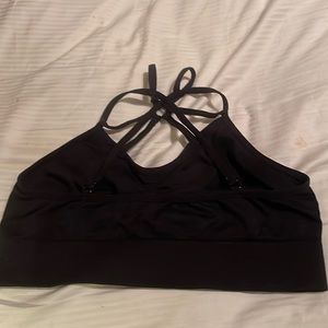 I Fashion / black sports bra - tag is torn out but guessing a S